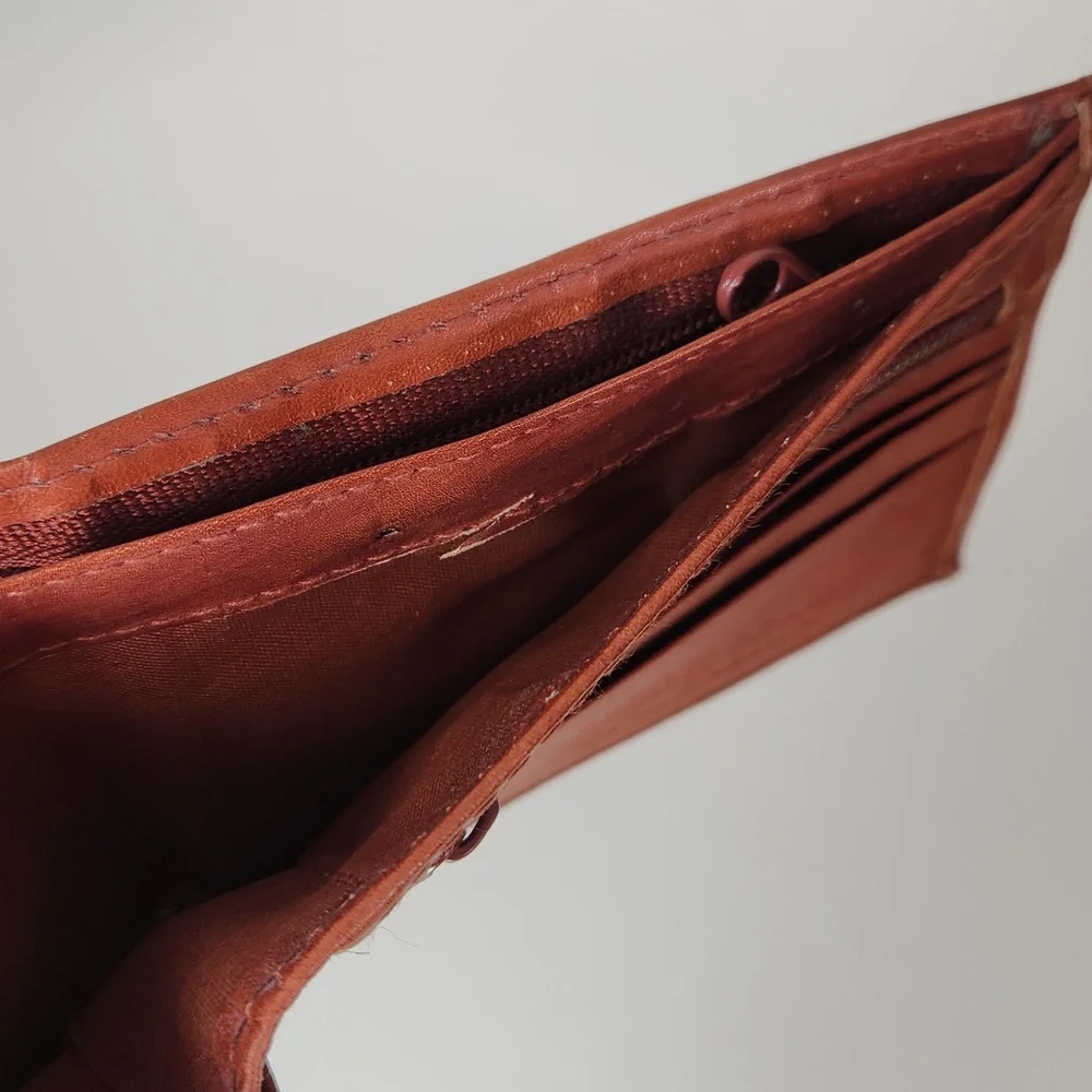 Gold Coast Leathet Billfold With Zipper Compartments EUC